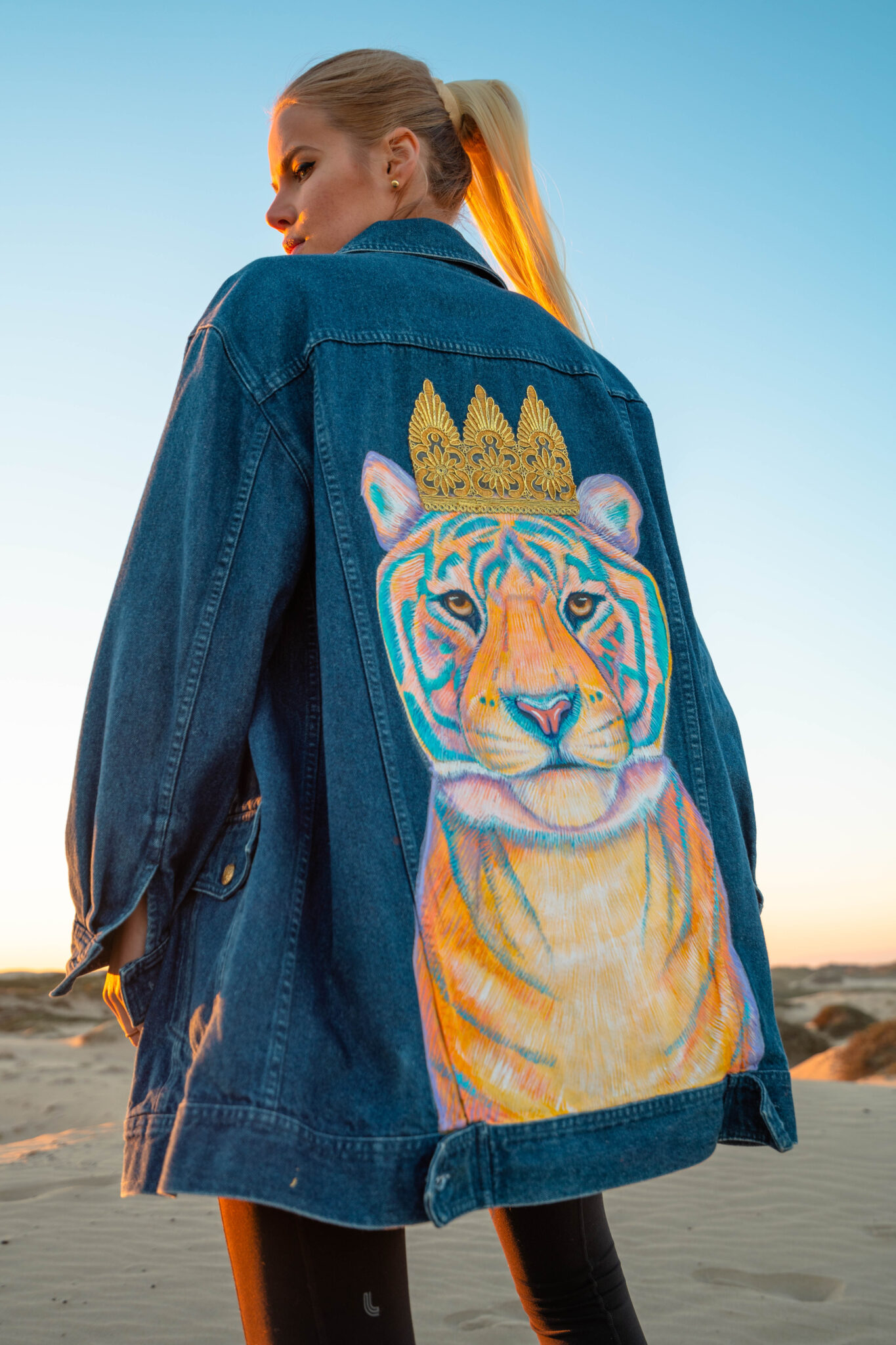 Denim jacket hand painted with a tiger, Animalize hand painted collection